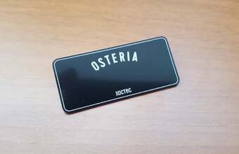 пластиковый бейдж черного цвета