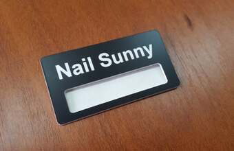 пластиковый бейдж с лготипом и окном